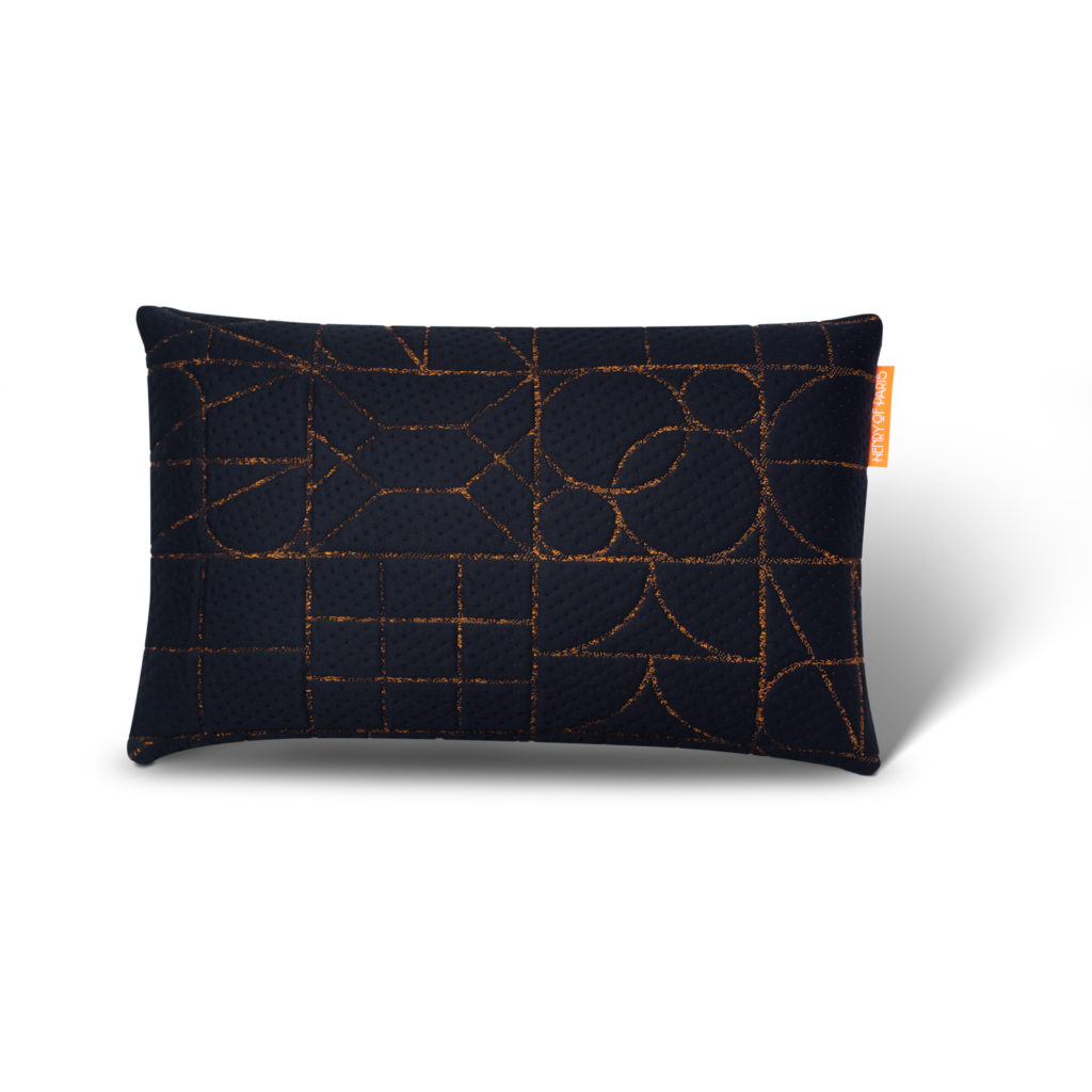 Étreinte Nocturne black pillow Henry of Paris