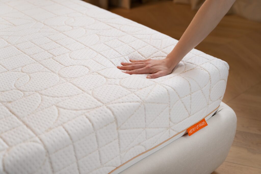 Trône du Sommeil white mattress Henry of Paris