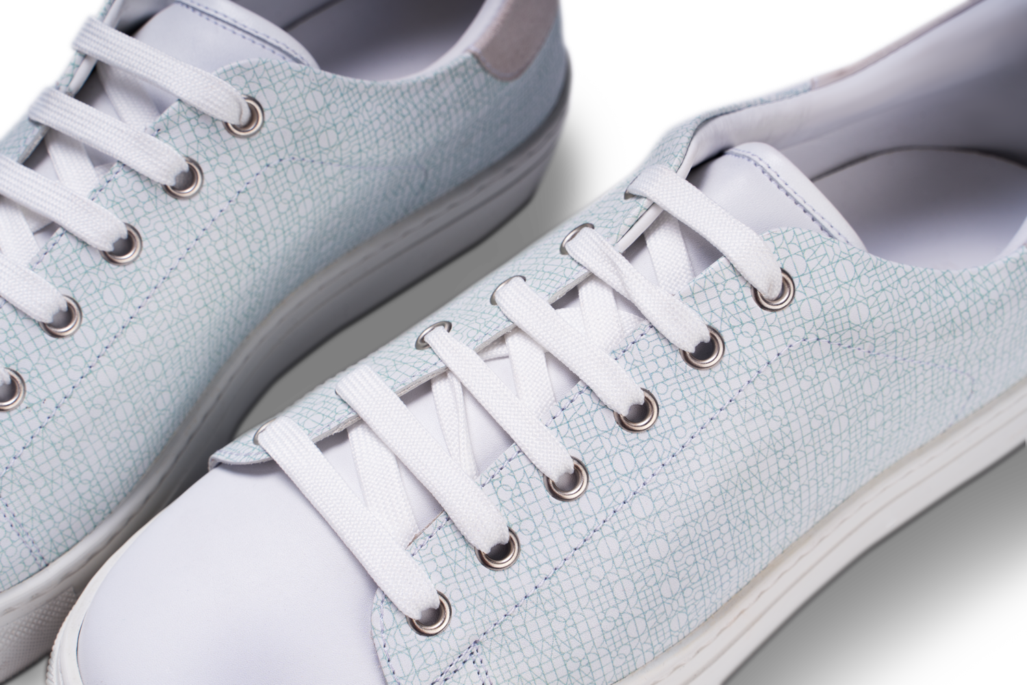 Pas de Paris white shoes with blue pattern Henry of Paris